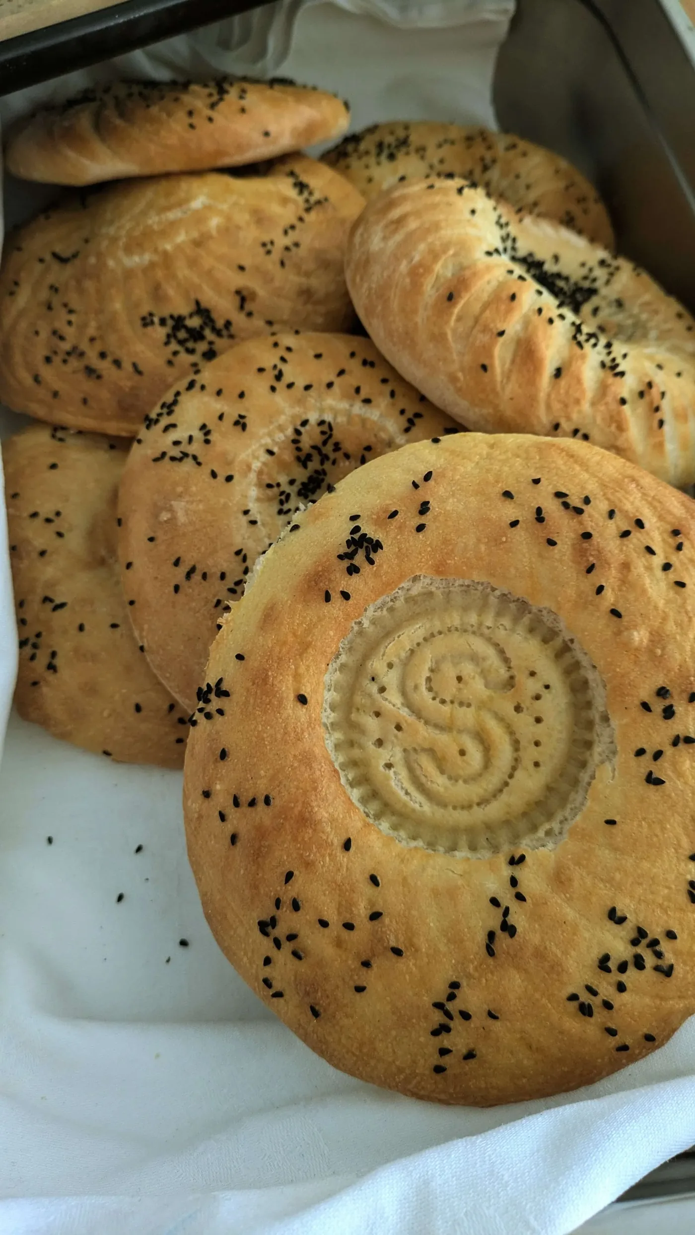 Frisch gebackenes Fladenbrot – locker und goldbraun