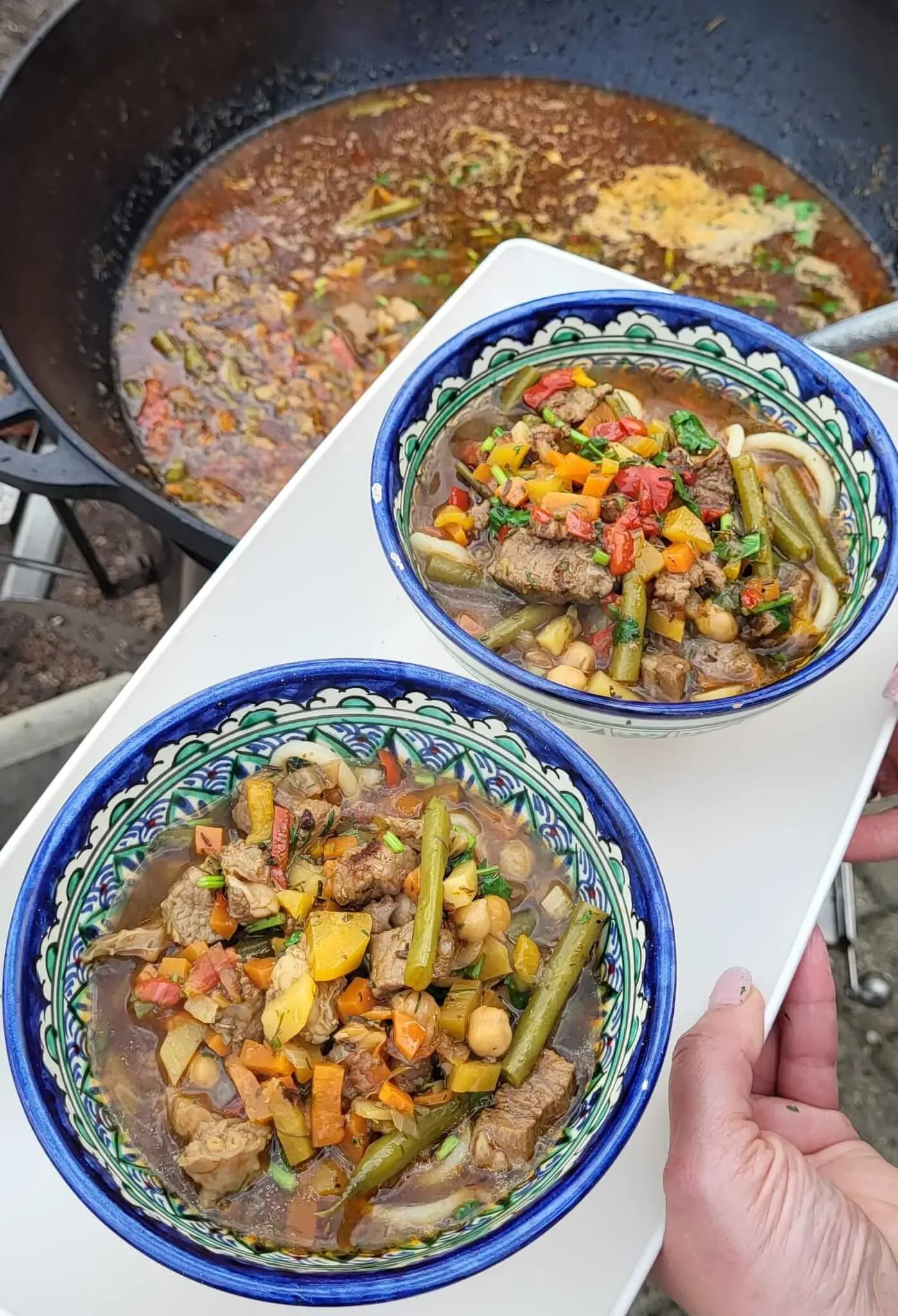 Lagman – hausgemachte Nudeln in würziger Brühe