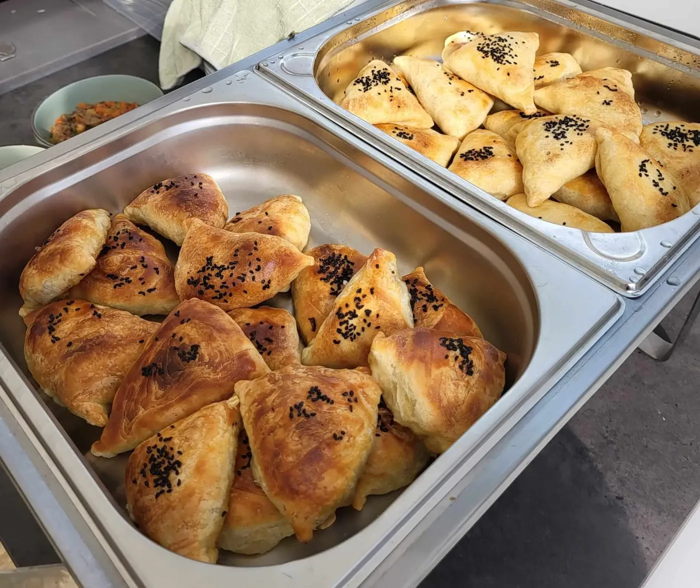 Samsa – goldbraun gebackene orientalische Teigtasche